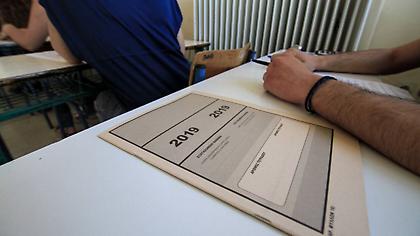 Πανελλαδικές 2019: Μηδενίστηκε μαθητής που πιάστηκε με... κινητό στην Κρήτη