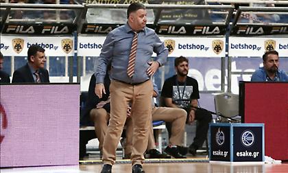 Τα έβαλαν με Γιατρά οι οπαδοί της ΑΕΚ