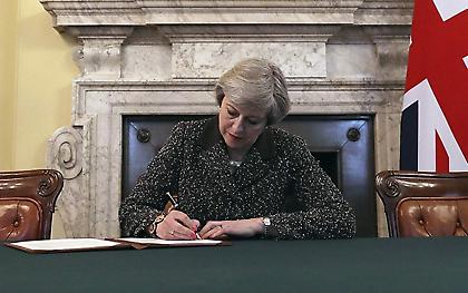 Παραιτήθηκε επισήμως η Τερέζα Μέι – Ξεκινά η κούρσα διαδοχής