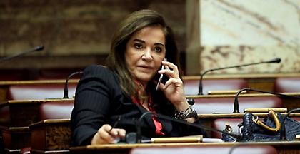 Μπακογιάννη: Ο Τσίπρας δίνει μήνυμα ότι χρειάζεται μπάρμπας στην Κορώνη