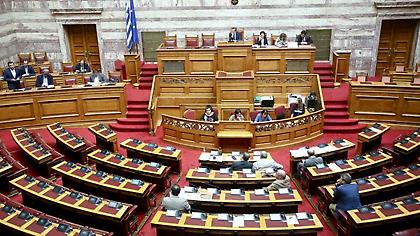 Αυλαία Βουλής με αφορολόγητο, μετατάξεις, τροπολογίες και «αντίο»