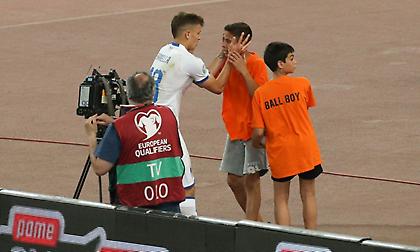 «Κατεδάφισε» ball boy, αλλά ζήτησε συγγνώμη με αγκαλιά ο Μπαρέλα (video)