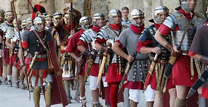 Regina rosas amat: Το ραδιόφωνο του Βατικανού μεταδίδει τα νέα στα λατινικά