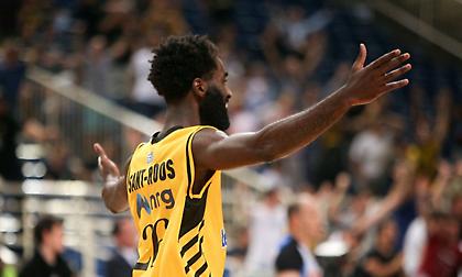 Χάνει τη σειρά με Περιστέρι ο Σαντ-Ρόος