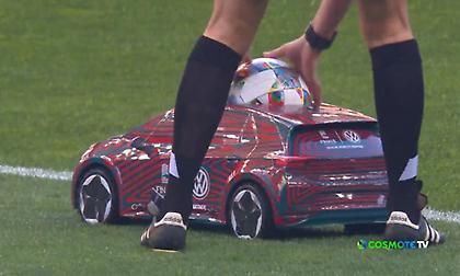 Ένα αυτοκινητάκι μετέφερε την μπάλα του τελικού του Nations League στη σέντρα (video)