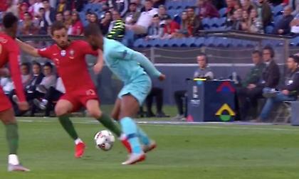 Η… αλήτικη «ποδιά» του Βαϊνάλντουμ στον Μπερνάρντο Σίλβα! (video)