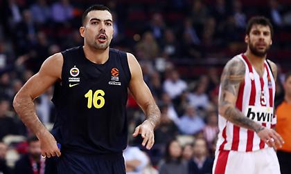 Ζέρβας: «Δύσκολα θα επιστρέψει στον Ολυμπιακό ο Σλούκας»