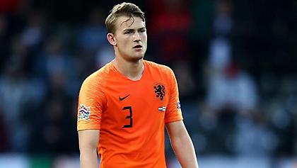 Ντε Λιχτ: «Ίσως δεν είναι ακόμη η στιγμή να πάω στην Μπαρτσελόνα»