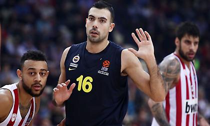 Συλλυπητήρια του Ολυμπιακού σε Σλούκα για την απώλεια του πατέρα του