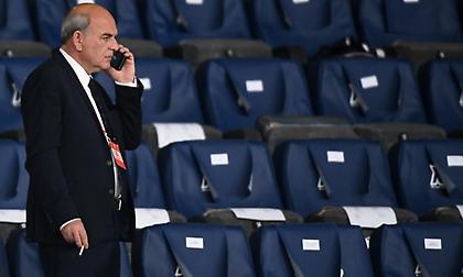 Εξαφανισμένος Γραμμένος την ώρα της live διάλυσης της Εθνικής στην TV!