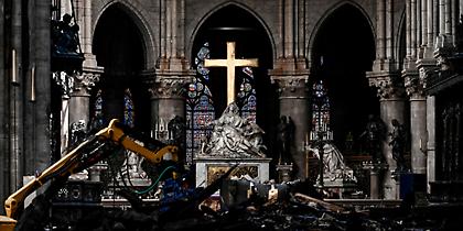 Πρώτη λειτουργία στην Παναγία των Παρισίων μετά την καταστροφική πυρκαγιά