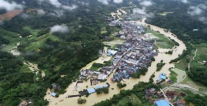 Κίνα: Τουλάχιστον 19 νεκροί από εκτεταμένες πλημμύρες σε 2 επαρχίες (video)