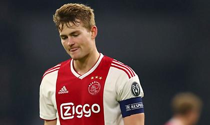 Εκνευρισμένη με Ντε Λιχτ η Μπαρτσελόνα – Επικοινωνία με Ραϊόλα