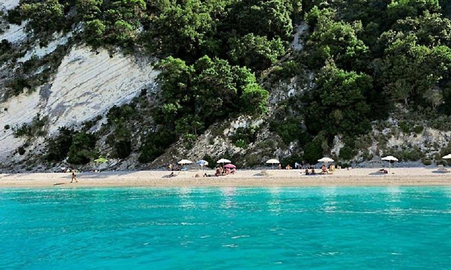 Εσύ και άλλοι 40 κάτοικοι: Το νησάκι που κάνεις ονειρικές διακοπές με 70 ευρώ την εβδομάδα