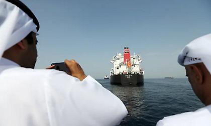 Αναφορές για εκρήξεις σε δύο δεξαμενόπλοια στον Κόλπο του Ομάν