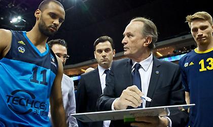 Παραμένει «άλμπατρος» ο Ρενέσες