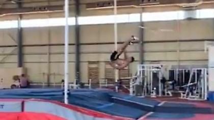 Έσπασε το κοντάρι του Καραλή! (video)