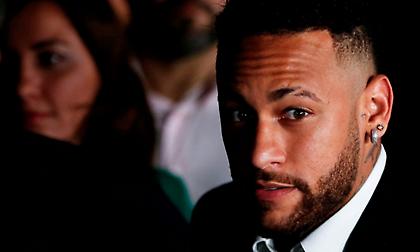 Πέντε ώρες κατέθετε ο Νεϊμάρ για τις κατηγορίες βιασμού