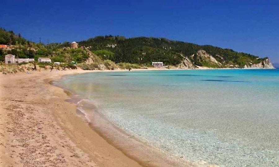 Μια παραλία μόνος σου: Το νησί με τις ερημικές παραλίες που δεν συναντάς ψυχή (pics)