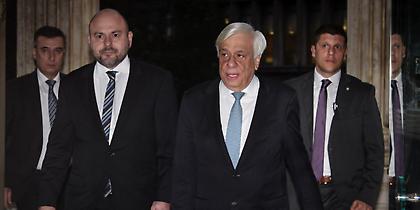 Η ξαφνική εμφάνιση Παυλόπουλου στην κλειστή Βουλή, που πυροδότησε σενάρια!