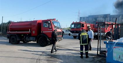 Φωτιά σε μάνδρα λεωφορείων στο Αιγάλεω- Κλειστές λωρίδες στη Λεωφόρο Αθηνών