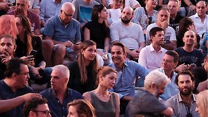 Κυριάκος Μητσοτάκης: Στη συναυλία των Jethro Tull στο Ηρώδειο με την κόρη του