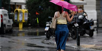 Ραγδαία αλλαγή του καιρού: Βροχές και καταιγίδες έως την Πέμπτη (χάρτες)