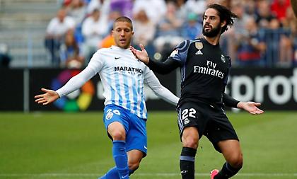 Ο Ραούλ Μπράβο και η... παρέα του προσπάθησε να στήσει και τα κόρνερ στο Μάλαγα-Ρεάλ