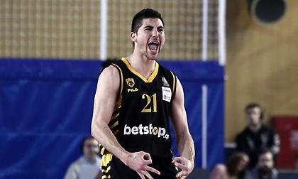 Και όμως, τα έβαλε! Τα απίθανα καλάθια του Μωραΐτη (video)