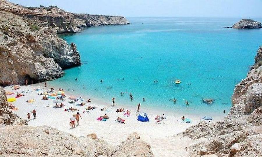 Τα 2 ελληνικά νησιά που εκτόπισαν τη Μύκονο στους φετινούς top προορισμούς