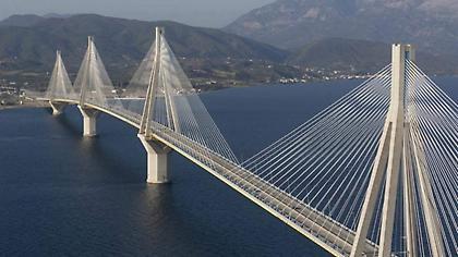 Ποδηλάτης έπεσε από την Γέφυρα Ρίου-Αντιρρίου!