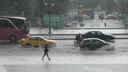 Καιρός: Ξεκίνησαν οι ισχυρές καταιγίδες στην Αττική