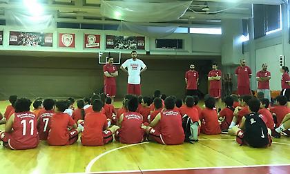 Στο summer camp των ακαδημιών του Ολυμπιακού ο Μιλουτίνοφ (pics/video)