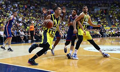 «Εκτέλεσε» την Εφές και έμεινε ζωντανή για το πρωτάθλημα η Φενέρ!