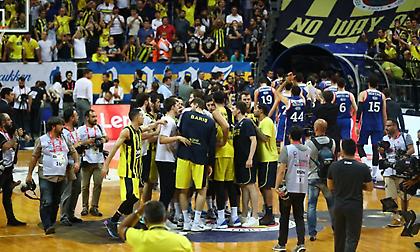 Καταχειροκροτήθηκε η Φενέρ στο τελευταίο φετινό εντός έδρας ματς (video)