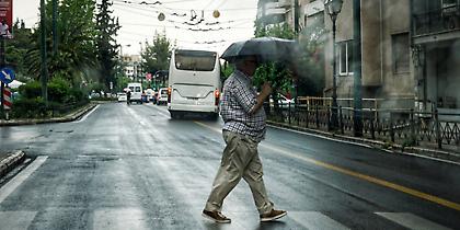 Δεν αλλάζει σκηνικό ο καιρός - Βροχές και σήμερα σε όλη τη χώρα