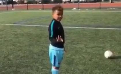 Πιτσιρικάς κέρδισε ποδοσφαιρικό στοίχημα από τον πατέρα του και... τρελάθηκε (video)