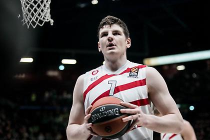 Συνεχίζει στην Αρμάνι ο Γκουντάιτις