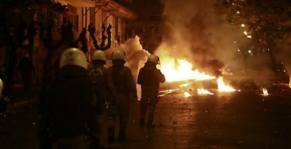 Επεισόδια με μολότοφ έξω από το Πολυτεχνείο