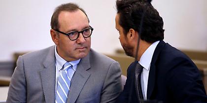 Νεαρός που παρενοχλήθηκε από τον Κέβιν Σπέισι έδωσε διαλόγους «φωτιά» στο δικαστήριο