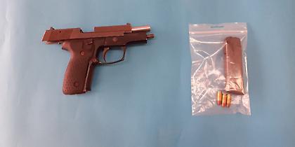 Οπλο με γεμιστήρα βρήκε στα Εξάρχεια η αστυνομία - Προχώρησε σε οκτώ συλλήψεις