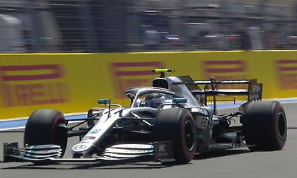 Αφεντικά οι Mercedes στον πρώτο γύρο ελεύθερων δοκιμών