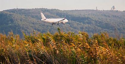 Τρόμος σε πτήση για Ρόδο -Ο κινητήρας του αεροπλάνου εξερράγη στον αέρα