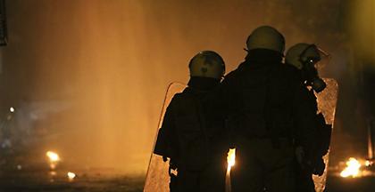 Νέο μπαράζ επιθέσεων με μολότοφ στο κέντρο της Αθήνας