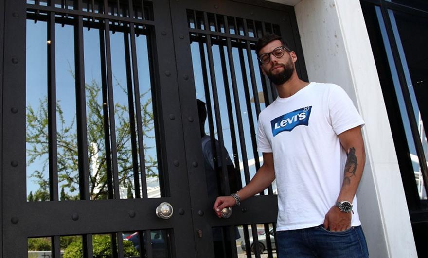 Στα γραφεία της ΑΕΚ ο Σιμάο (pics)