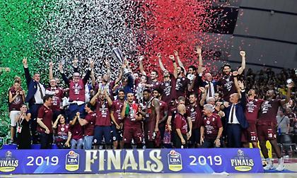 Πανηγυρίζει η Βενετία την κούπα της Ρεϊέρ (vids)