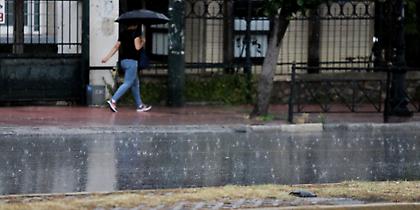 Καιρός: Έκτακτο δελτίο επιδείνωσης τη Δευτέρα - Πού θα ξεσπάσουν βροχές και χαλάζι