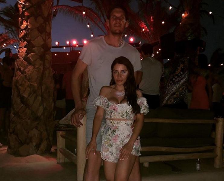 Ο γίγαντας Μαριάνοβιτς στη Μύκονο με τη σύντροφό του (pics/video)