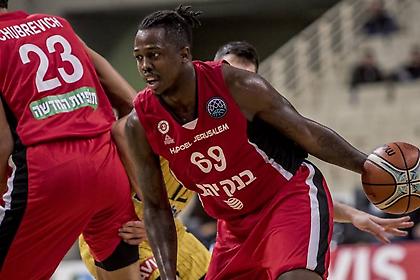 «Δένει» και Τζέι Κόβαν Μπράουν η Χάποελ