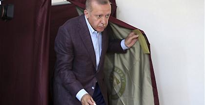 Ο Ερντογάν βάζει τέλος στα σενάρια για πρόωρες εκλογές μετά την ήττα